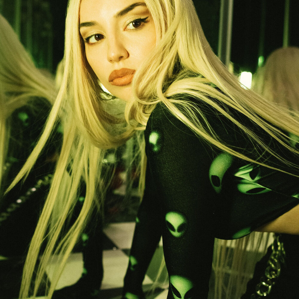 Ava Max - zdjęcie profilowe