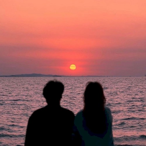 Okładka: d4vd - Here With Me