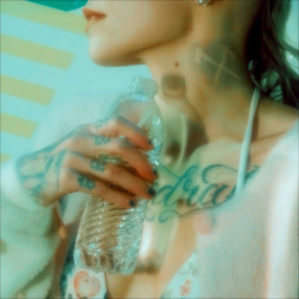 Okładka: Plastic Water Bottles