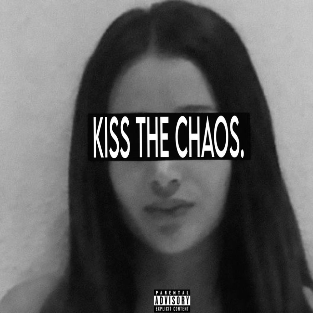 Okładka: KISS THE CHAOS.